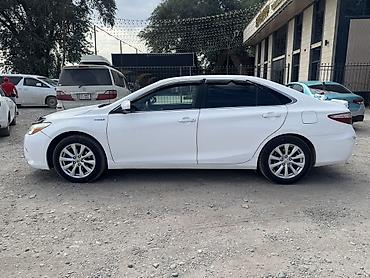 бублик машина: Toyota Camry: 2017 г., 2.5 л, Вариатор, Гибрид, Седан — 3