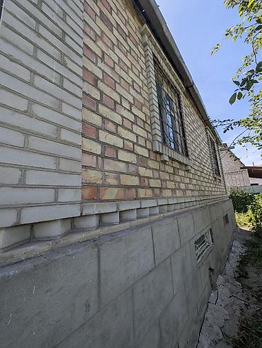 дом пр: Продаю дачу. Дом кирпичный. Стены - 1,5 кирпича. Сейсмопояс на — 4