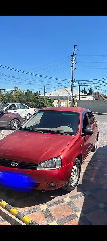 VAZ (LADA): Lada Kalina sedan – qırmızı rəng, 4 qapı, ön ötürücülü. Şəhər üçün — 5