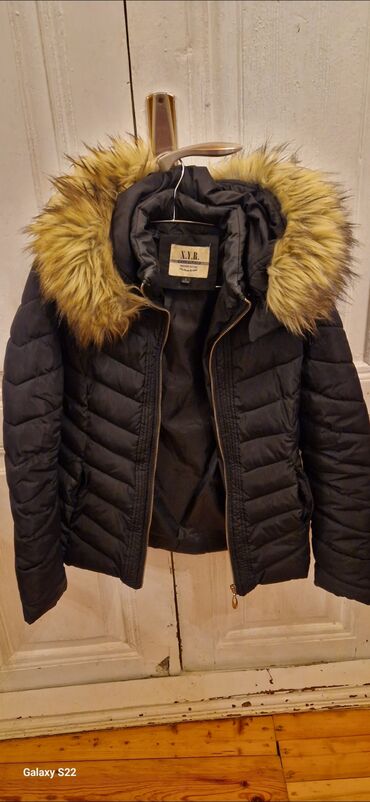 Куртки: Женская куртка L (EU 40), цвет - Черный