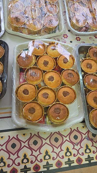 Кондитерские изделия, сладости: Десерты на заказ: капкейки и цифро‑торт. - Капкейки в золотых — 6