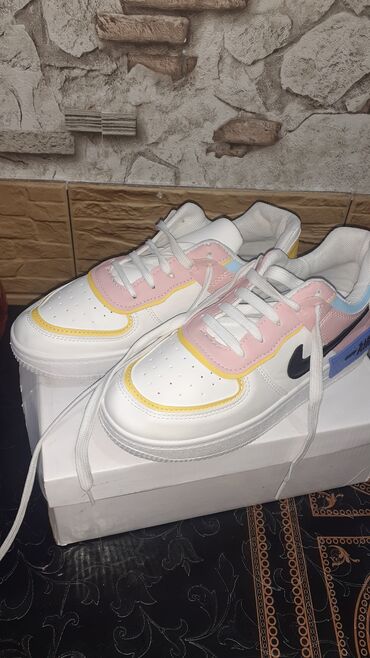 nike sb: Nıke yenidi.Geyilmiyib.38 raz