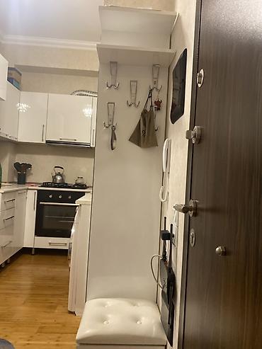 oturaca: Dəhliz üçün kompakt asılqanlı oturacaq modulu - Rəng: ağ - Dizayn — 7