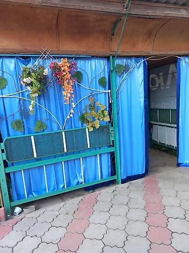 Продажа коттеджей и домов: Продам дом. Три двора,хозяйственный,главный,механический. Имеется — 22