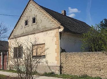 Kuće na prodaju: Stara kuca u Kucuri na prodaju Kuca je za restauraciju. Od naboja — 1