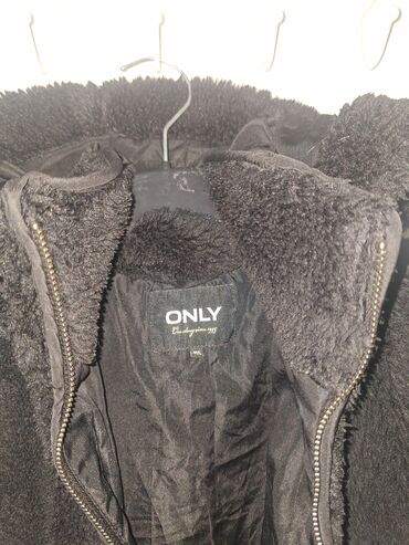 Krzneni kaputi: XS, Sa postavom, bоја - Crna — 14