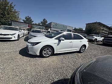 byd e1: Toyota Corolla: 2023 г., 1.8 л, Вариатор, Гибрид, Седан — 4