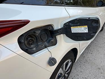 Toyota: Toyota Prius: 2017 г., Гибрид, Хэтчбэк — 5