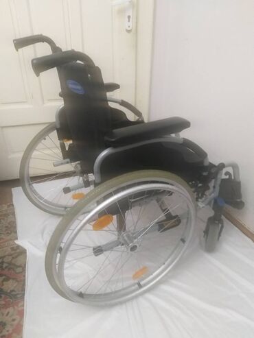 Invalidska kolica: Francuska aluminijumska invalidska kolica cuvene marke INVACARE, u — 1