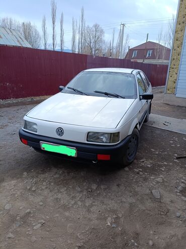 срочная скупка авто: Volkswagen Passat: 1990 г., 1.8 л, Механика, Бензин, Седан