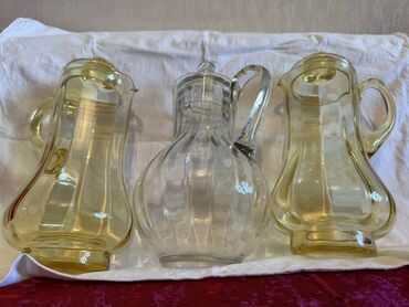 ваза стеклянная: Графины старинные! Состояние идеальное. Цена 2000 сом за все три шт