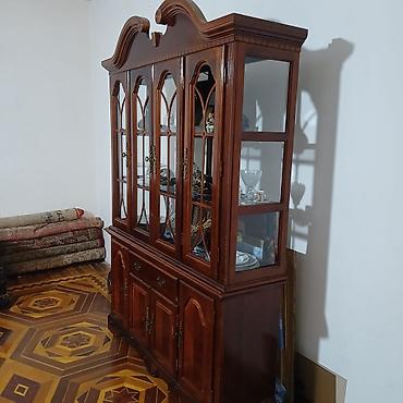 qedimi sufre: Klassik üslubda vitrinli bufet - Material: təbii ağac karkas — 1