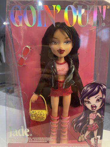 Игрушки: Bratz Goin’ Out! Jade Яркий образ: кожаная куртка, топ с надписью