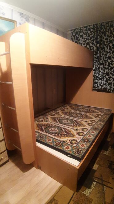 двуярусный кровать: Эки ярустуу керебет, Колдонулган, Жылдырма системасы бар