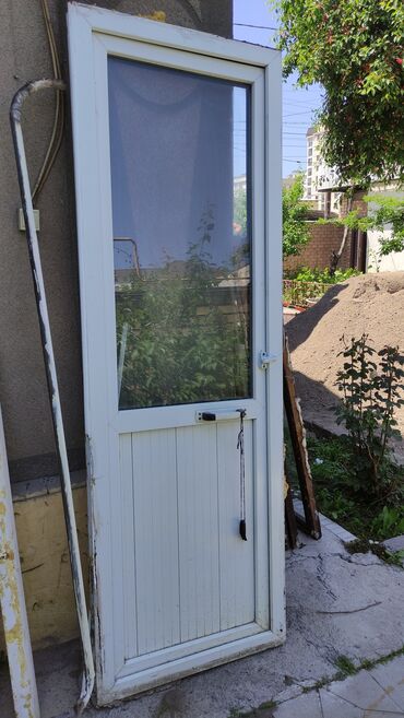 роза в горшке: Бишкек. Б.у. пластиковые двери. Состояние 5+. Размер 200*70 3000 с