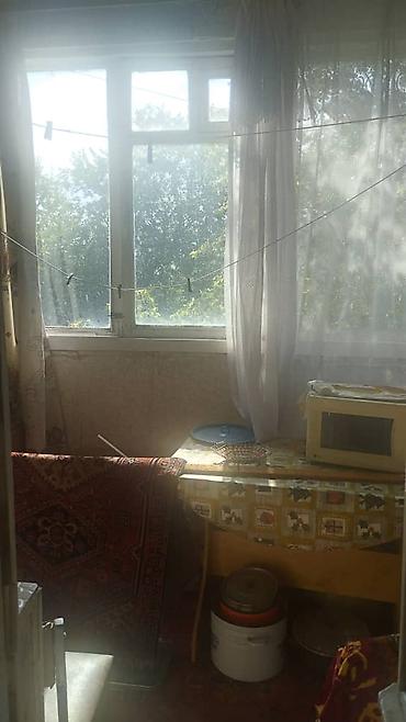 требуются парикмахеры: 3 комнаты, 58 м², 7 мкр 104 серия, 3 этаж, Требуется ремонт — 4