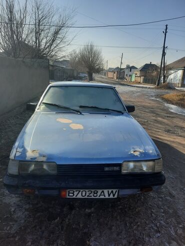 Mazda: Mazda 626: 1985 г., 1.6 л, Механика, Бензин, Седан