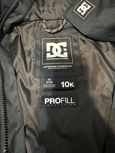 Кышкы спорт: Куртка, DC Shoes, Колдонулган, Желдетүү тешиктери, Ички жана тышкы чөнтөктөрү, Эки катмарлуу кездеме — 2