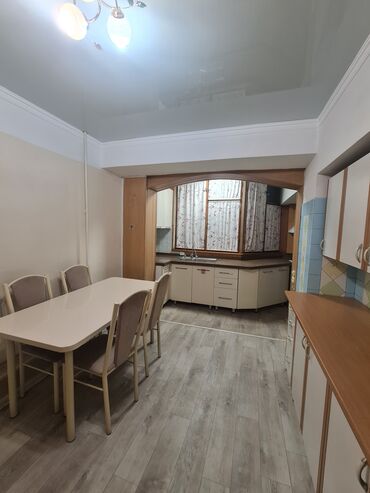 сдается квартира 6 микрорайон: 4 бөлмө, 136 кв. м, Жеке план, 4 кабат, Косметикалык ремонт