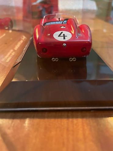 Игрушки: Новые металлические модели автомобилей коллекционные 1:43 Ferrari — 7