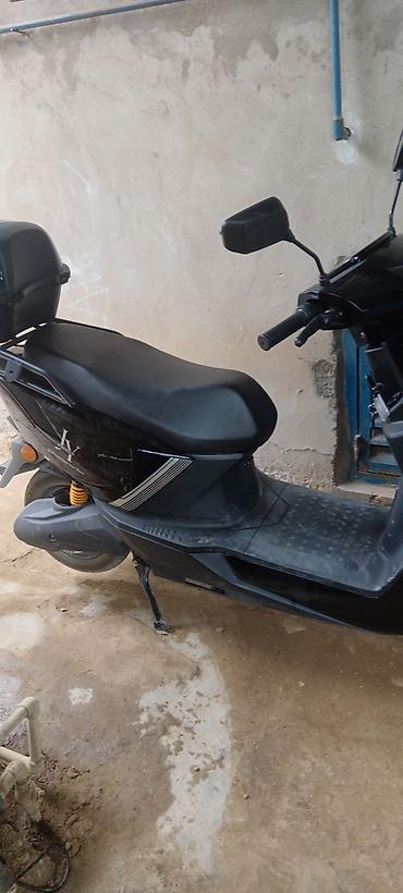elektirkli scooter: Elektrik skuteri – qara rəng - Şəhərdaxili rahat və səssiz hərəkət — 2