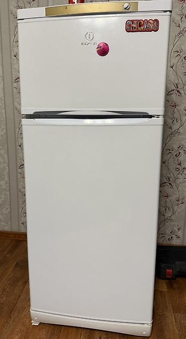 Холодильник Indesit, двухкамерный (морозильник сверху). - Цвет