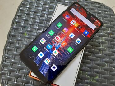 Digər mobil telefonlar: Telefon, problemsizdi üzərində ekran qoyucusu hədiyyə. Şəkildəki
