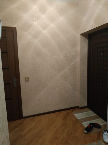 Uzunmüddətli kirayə mənzillər: Badamdar Bazar Storun ustunde 2 otag 17/8 menzil kiraye verilir — 10