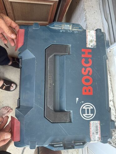 Bosch markalı bu alət dəsti, müxtəlif təmir və tikinti işləri üçün