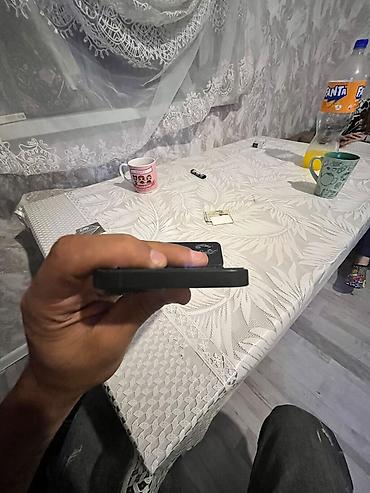 mac mini m2: IPhone 13, Midnight, Face ID — 10