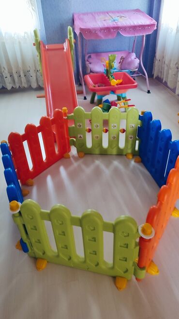 Uşaqlar üçün digər mallar: Детский уголок.Состоит из горки,песочницы,качелей и загона. Аксессуары — 7