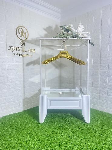 Aksesuarlar üçün vitrinlər: Hazır biznesdir, 4 ferqli modelde xonçalardır. 3 növde hazır güller — 8