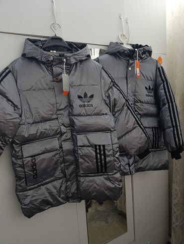 продаю старые вещи: Эркектердин курткасы, S (EU 36), Adidas, Жаңы, түсү - Күмүш, Акылуу жеткирүү