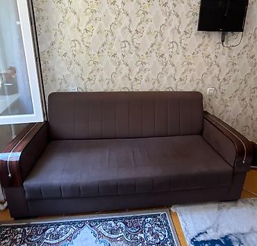 divan kruqlu: Qəhvəyi rəngli 3 nəfərlik divan - Klassik, düz xətli dizayn; qəhvəyi — 1