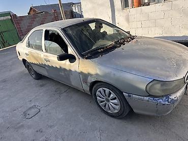 буу зеркало: Ford Mondeo седан, серебристый цвет, левый руль. Кузов: - 4 двери — 1
