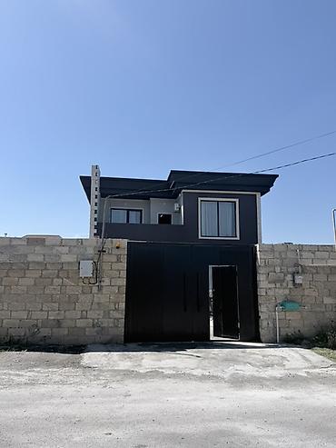 2 otaqlı evlərin satışı: İki mərtəbəli müasir həyət evi - Beton hasarlı geniş həyət, avtomatik — 1