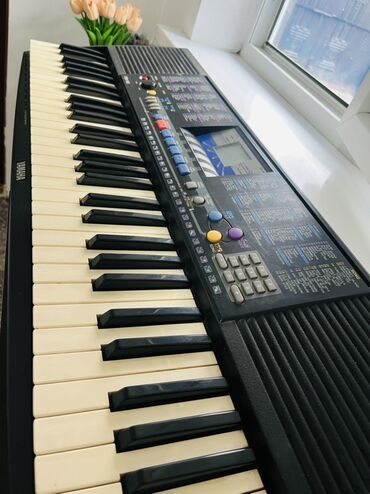 ямаха музыкальный инструмент: Электронный синтезатор Yamaha с 61 клавишей, идеально подходит для