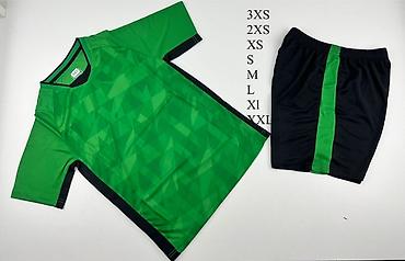 Kişi geyimləri: Futbol/formal sport dəsti – köynək və şort - Rənglər: yaşıl-qara — 1