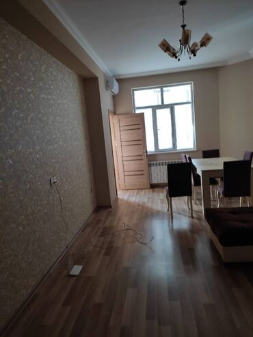 Uzunmüddətli kirayə mənzillər: 20 yanvar metrosuna yaxın 17 mertebeli binanın 8-ci mərtəbəsində — 8