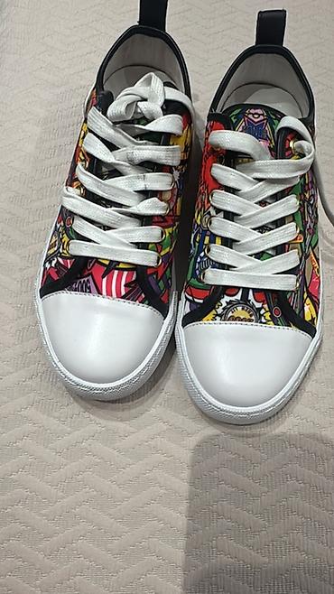 Mokasin və loferlər: Moschino üslubunda parlaq printli unisex krossovkalar - Ölçü: EU 38 — 4