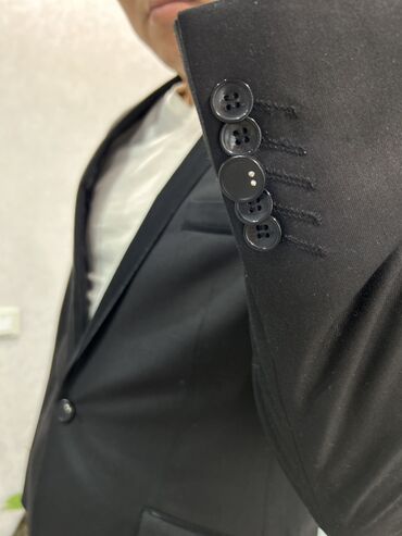 Костюмы: Продается костюм(пиджак+брюки)носили мало,размер 48,производство — 11