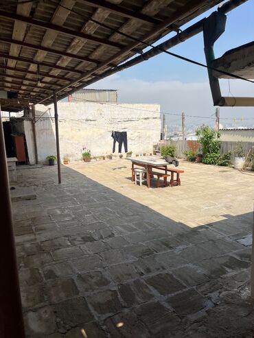 Həyət evləri və villaların satışı: 3 otaq həyət evi. Qaraj və həyəti var. Qaraja 2 maşın yerləşir — 15