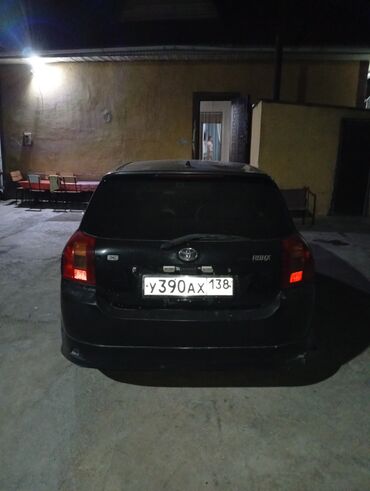 corolla runx: Черный хэтчбек Toyota Corolla runx с правым рулем, предназначенный для