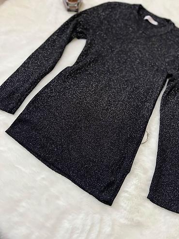 second hand vrnjacka banja: RESERVED sljokicava bluza 
Velicina S moze i M 
Cena 1200 din🟨🟨 — 5