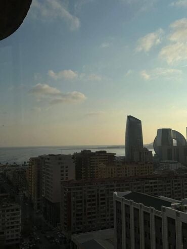 Uzunmüddətli kirayə mənzillər: Xətai m.st. 5-7 dəqiqəlikBƏM - in qarşısında 24 mərtəbənin,22-ci — 11