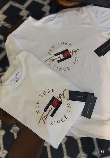 hilfiger: Tommy Hilfiger kişi T‑şörtü - Rəng: ağ - Ön dizayn: “New York Since — 1