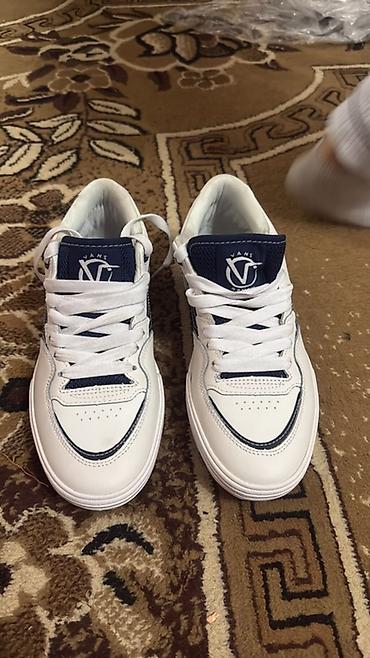 сумки дорожные на колесах: Кроссовки Vans (скейтбординг) - Модель: низкие кеды с классическим — 1