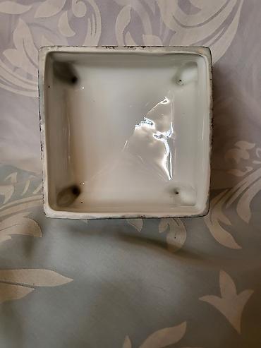 Ostali antikviteti: Satula porcelanska iz 70ih godina. Satula porcelanska motivi — 16