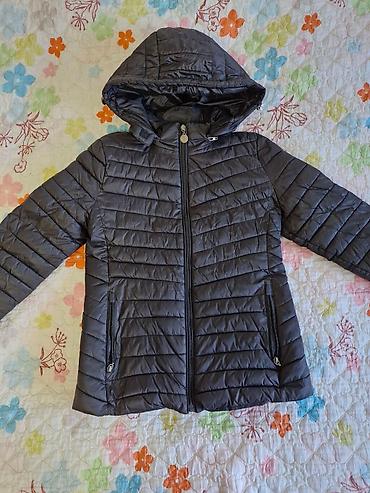 Демисезонные куртки: Продаю куртку деми,размер M 160/84A. маломерит. капюшон — 2