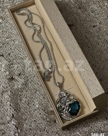 Bijuteriya dəstləri: Lux keyfiyyet.Bir-birinden gözel aksesuarlar.Heç taxılmayıb. Her biri — 9